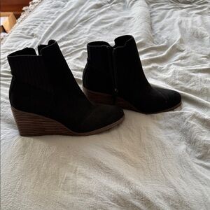 Tom’s wedge ankle boot